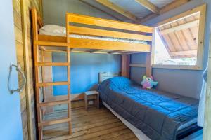 Postel nebo postele na pokoji v ubytování Camping Nature L'Airial