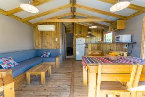 Kuchyň nebo kuchyňský kout v ubytování Camping Nature L'Airial