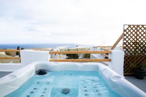 Bazén v ubytování Aetheria Villas nebo v jeho okolí