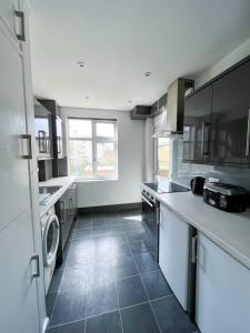 Foto de la galería de Bright and spacious 2-Bed Apartment in Sutton en Sutton