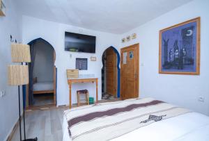 Ένα ή περισσότερα κρεβάτια σε δωμάτιο στο USHA Guest House
