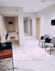 Televízia a/alebo spoločenská miestnosť v ubytovaní CentralViewSuites