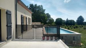 a view of a swimming pool from the outside of a house at Magnifique gîte au coeur d'une truffière in Le Garn