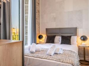 Posteľ alebo postele v izbe v ubytovaní Home Art Apartments Málaga