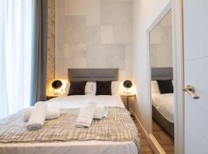 Posteľ alebo postele v izbe v ubytovaní Home Art Apartments Málaga