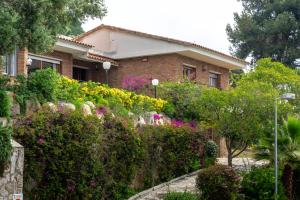 Ein Garten an der Unterkunft CALA 51 - Smart Stay in Blanes Most Exclusive Cove