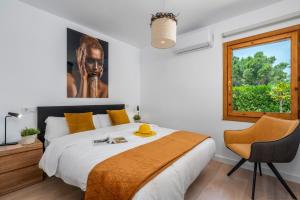 A bed or beds in a room at Villa Ibiza