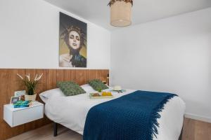 A bed or beds in a room at Villa Ibiza