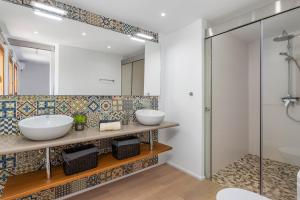 A bathroom at Villa Ibiza