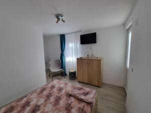 a white room with a table and a television in it at La Ponton AdaKale in Vrancea