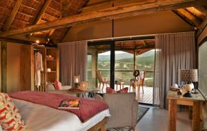 Posezení v ubytování Garden Route Safari Camp