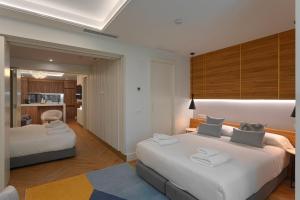 A bed or beds in a room at Gran Alameda by Caleta Homes