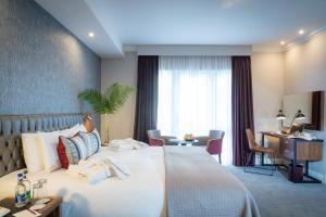 Postel nebo postele na pokoji v ubytování Talbot Hotel Midleton + 26 fotografií