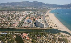 Fotografia z galérie ubytovania Charmante maison coeur de ville 650m plage v destinácii Empuriabrava