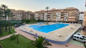 Bazén v ubytovaní Precioso apartamento en Urbanización Puerto Romano alebo v jeho blízkosti