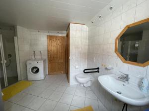 Koupelna v ubytování Landhaus Tuffentsammer