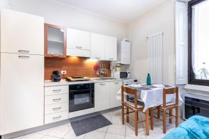 Kuchyňa alebo kuchynka v ubytovaní Appartamento Quadrifoglio - Affitti Brevi Italia + 5 fotografií