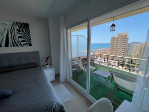 Bazén v ubytování Apartamento Carihuela Torremolinos nebo v jeho okolí