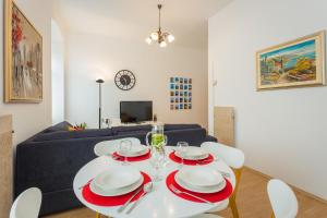 Televízia a/alebo spoločenská miestnosť v ubytovaní Apartman Lussi