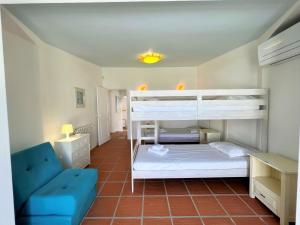 Ένα ή περισσότερα κρεβάτια σε δωμάτιο στο Albufeira Balaia Villa With Private Pool by Homing +31 φωτογραφίες