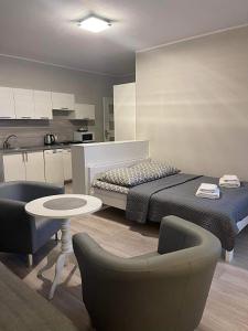 a bedroom with a bed and a table and a chair at DW Róża Wiatrów in Dębki
