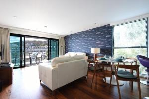 Posezení v ubytování The Boats