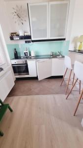 Dapur atau dapur kecil di Bastien Studio near Airport