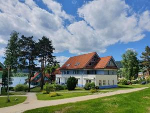 Zahrada ubytování LIPNO BEACH SIDE - RIVIERA APARTMENT