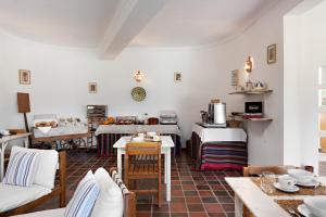 A kitchen or kitchenette at Quinta Do Moinho De Vento - Racket & Country Club - Duna Parque Group