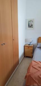 A bed or beds in a room at Apartamento C2 1Dormitorio Még 13 kép