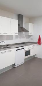 A kitchen or kitchenette at Apartamento C2 1Dormitorio