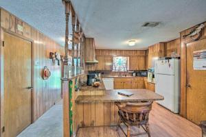 Gallery image of Lake O Pines, Jefferson, TX - Anglers Cabin! in Jefferson +28 photos