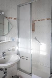 a bathroom with a shower and a sink at Seehotel Köllnitz in Wochowsee