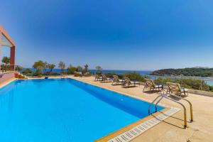 The swimming pool at or close to Black Diamond Beachfront Pool Villa Pasithea in Sounio, Athens