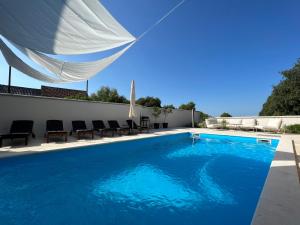 Bazén v ubytování Boutique House Ika with Private Swimming Pool nebo v jeho okolí
