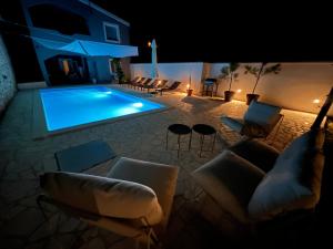 Bazén v ubytování Boutique House Ika with Private Swimming Pool nebo v jeho okolí
