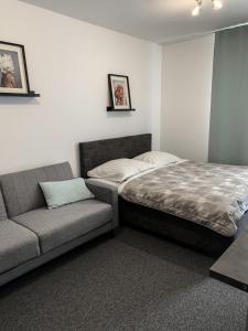 Ένα ή περισσότερα κρεβάτια σε δωμάτιο στο Apartmán J&J Bešeňová