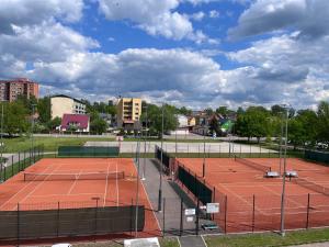Tennis- og/eða veggtennisaðstaða á Hotell Tamula eða í nágrenninu