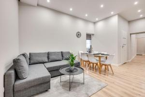 Χώρος καθιστικού στο Central Platinum Apartments 29