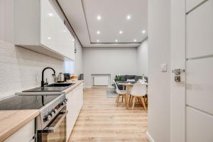 Η κουζίνα ή μικρή κουζίνα στο Central Platinum Apartments 29