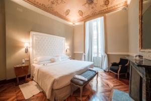 Postel nebo postele na pokoji v ubytování Royal Palace Hotel
