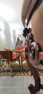 a table and chairs in a room with a sculpture at Casa Villani in Agerola