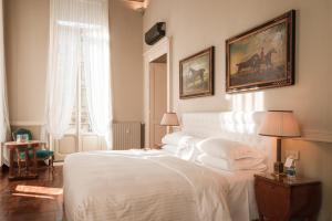 Postel nebo postele na pokoji v ubytování Royal Palace Hotel