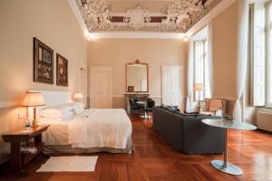 Postel nebo postele na pokoji v ubytování Royal Palace Hotel