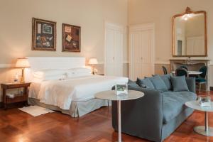 Postel nebo postele na pokoji v ubytování Royal Palace Hotel
