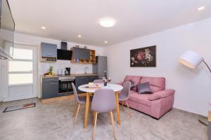 Kuchyňa alebo kuchynka v ubytovaní Apartment Kaleta