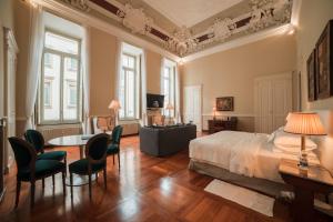 Postel nebo postele na pokoji v ubytování Royal Palace Hotel