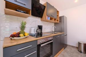 Kuchyňa alebo kuchynka v ubytovaní Apartment Kaleta