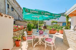 Patio alebo iná vonkajšia časť ubytovania Apartment Kaleta