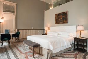 Postel nebo postele na pokoji v ubytování Royal Palace Hotel